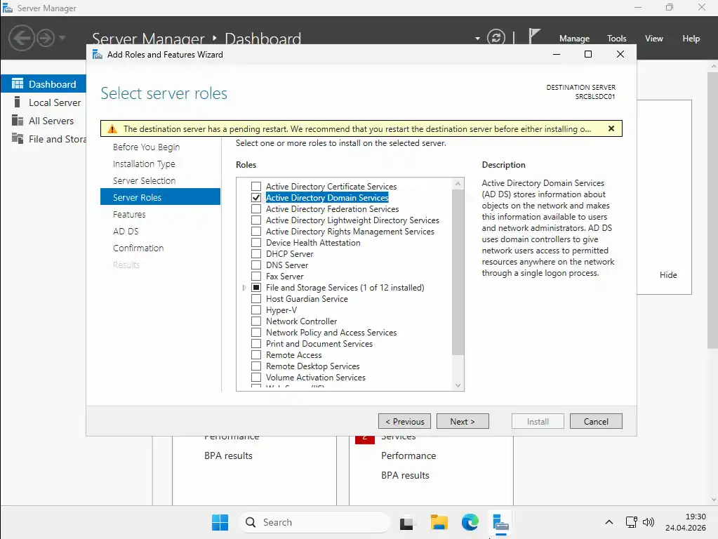 Windows Server 2025 Add Roles and Features sihirbazı Server Roles ekranı: Active Directory Domain Services seçili
