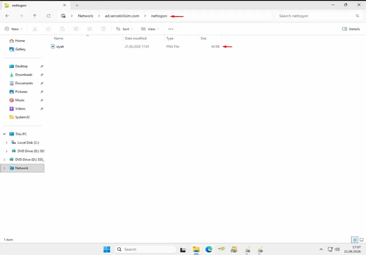 Dosya gezgininde Network > ad.sercebilisim.com > netlogon yolunda siyah.png dosyasının görünmesi.