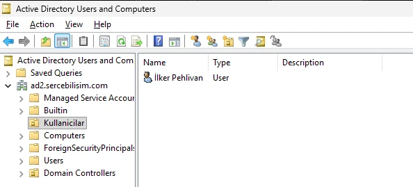 RSAT ile gelen Active Directory Users and Computers konsolunda ad2.sercebilisim.com domaini açık: sol ağaçta 'Kullanicilar' birimi seçili, sağ bölmede birimin içindeki kullanıcı nesnesi 'User' tipiyle listeleniyor