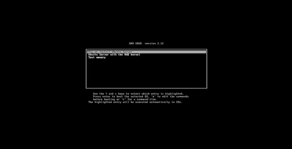 Ubuntu Server 24.04 LTS kurulum medyası başlatma ekranı; GNU GRUB menüsü üzerinden 'Try or Install Ubuntu Server' seçeneğinin gösterilmesi.