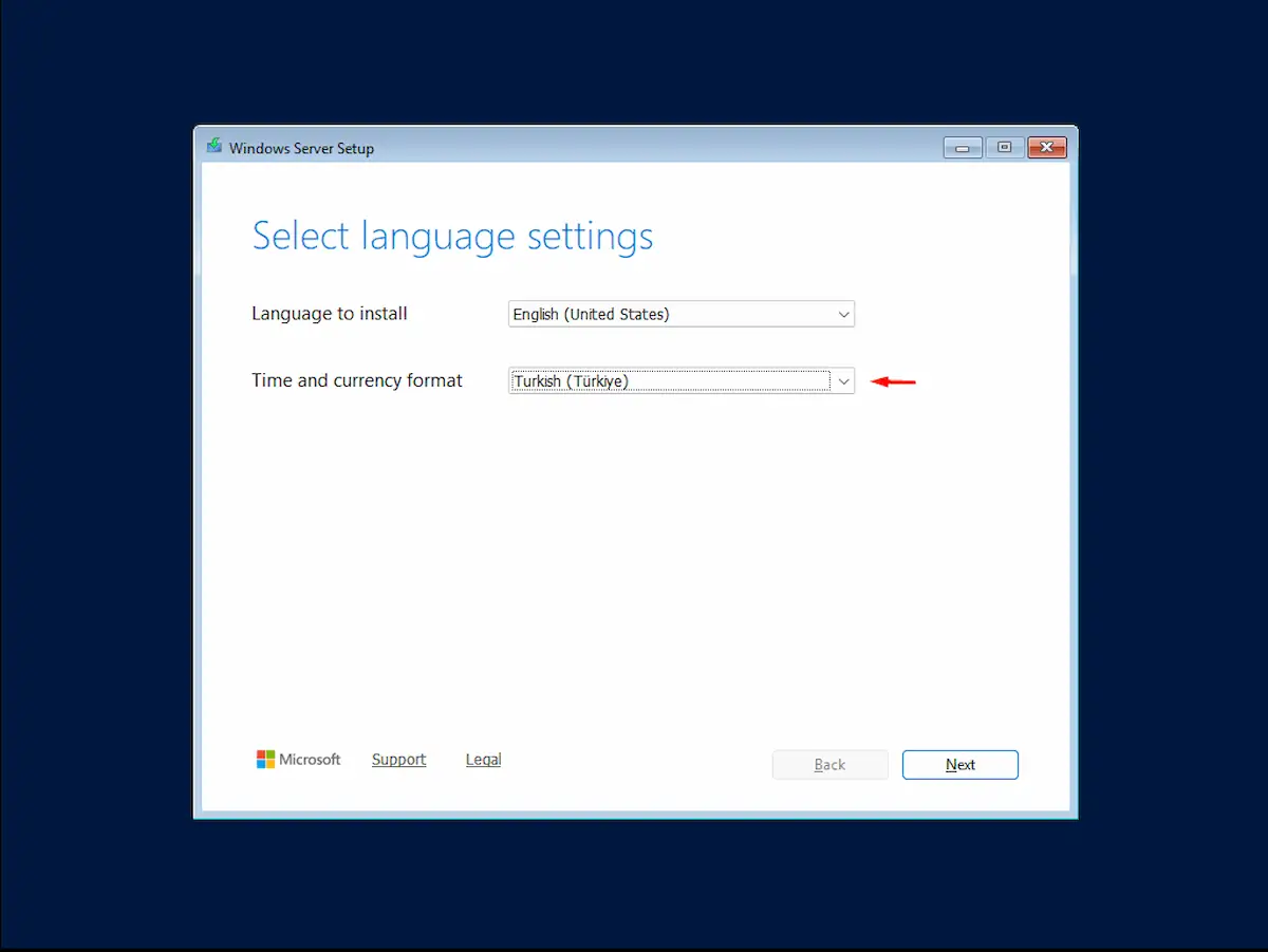 Windows Server 2025 kurulum sihirbazı dil ve bölge ayarları ekranı: Language English, Time and Currency Turkish Turkey seçili