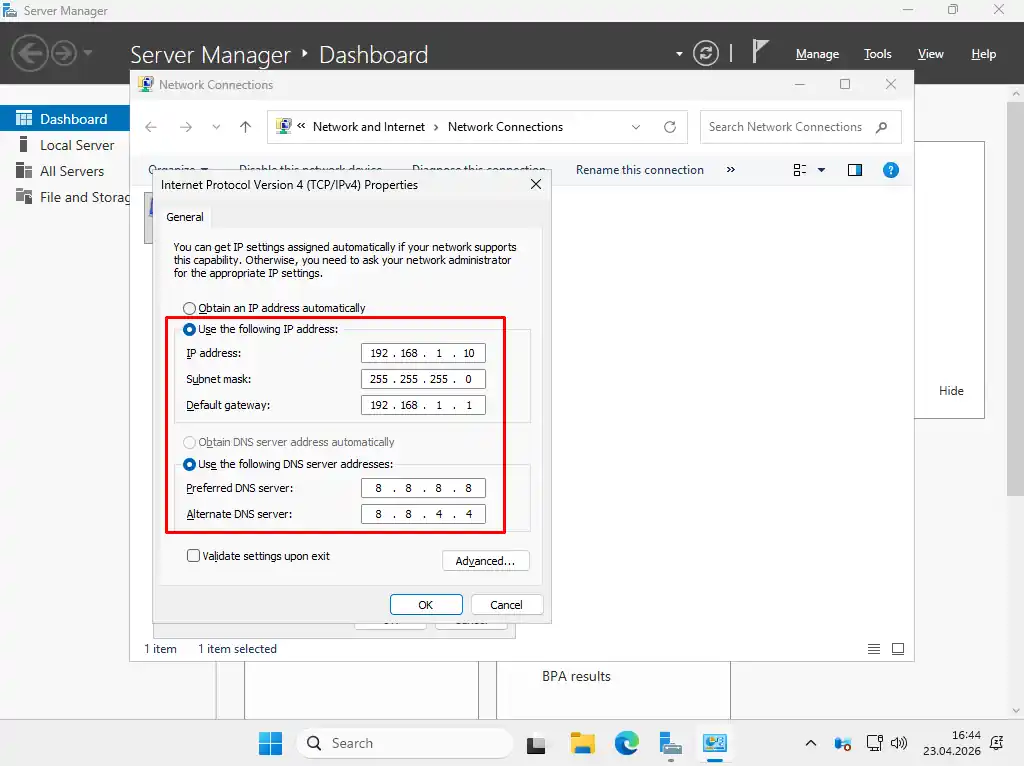 Windows Server 2025 IPv4 Properties ekranı: statik IP adresi, subnet mask, gateway ve DNS girilmiş