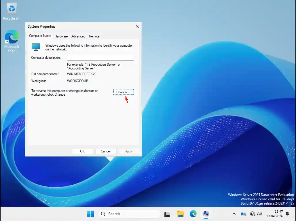 Windows Server 2025 System Properties penceresi Computer Name sekmesi: mevcut hostname ve Change butonu