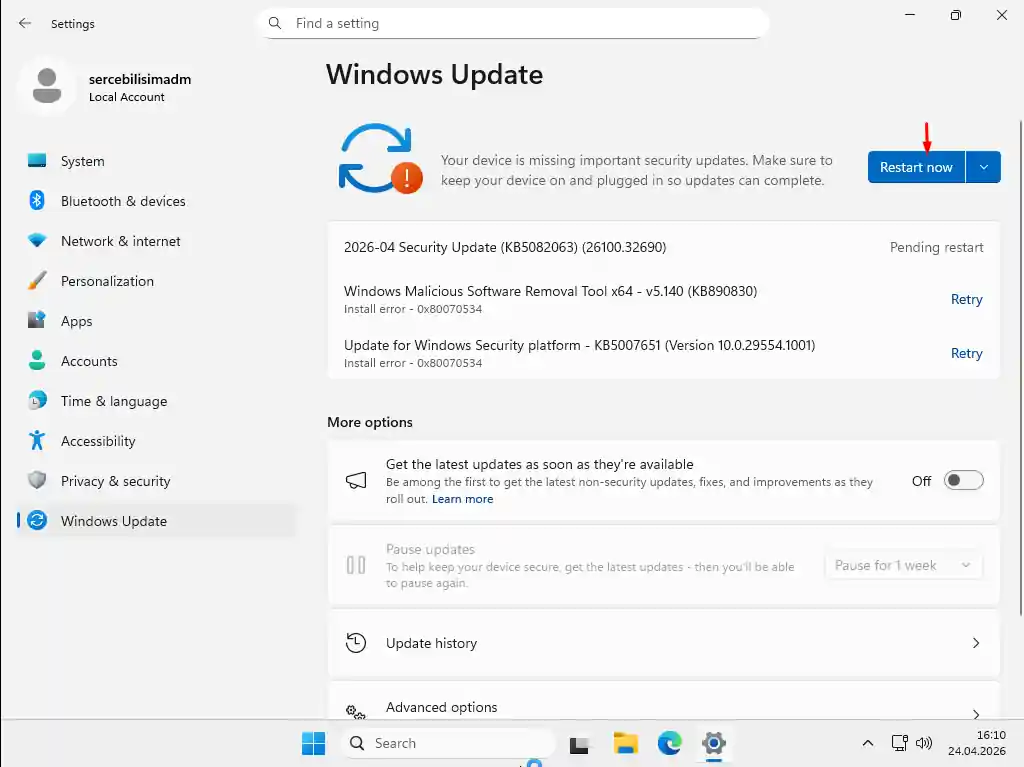 Windows Server 2025 Windows Update ekranı: bekleyen güncellemeler ve Restart Now butonu